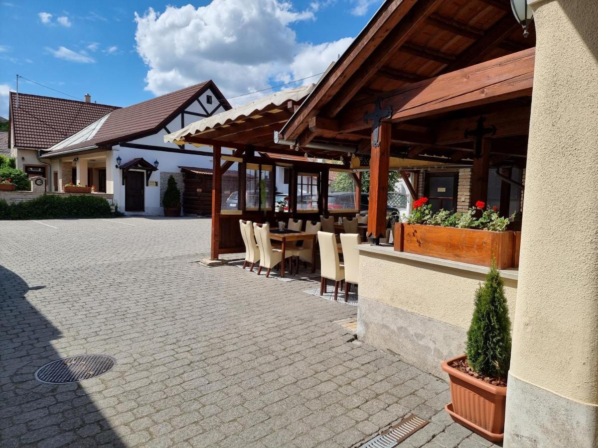Nadasdi Haz Szekszard Luaran gambar